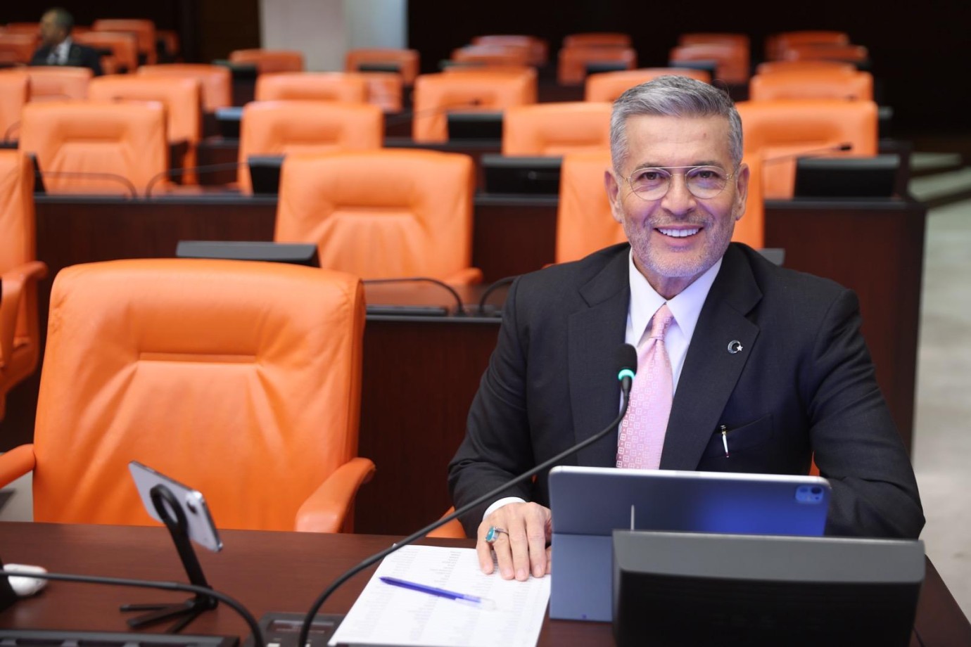 UYSAL, MECLİS’TE STAJ VE ÇIRAKLIK SÜRELERİ İÇİN DÜZENLEME ÇAĞRISI YAPTI