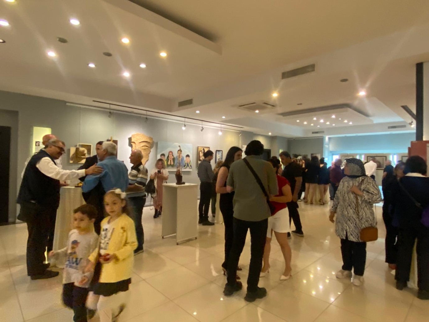 ‘Bir Adım Sanat’ sergisi sanatseverlerle buluştu 