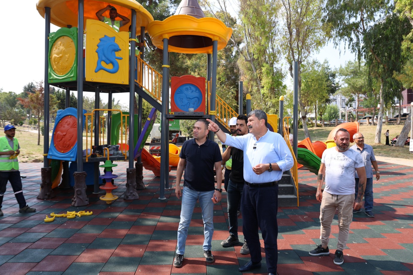 BAŞKAN YILDIZ, 3 OCAK PARKI’NDAKİ YENİLEME ÇALIŞMALARINI İNCELEDİ
