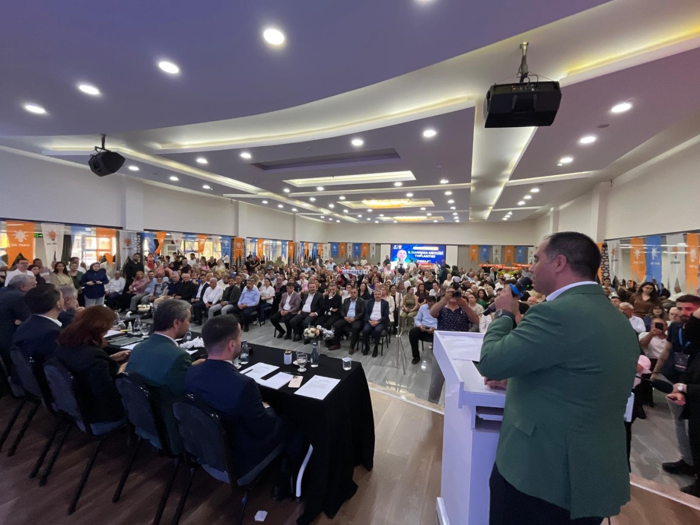Kıratlı’dan Seçer’e sert eleştiri: “Mazeret değil, hizmet üretin”