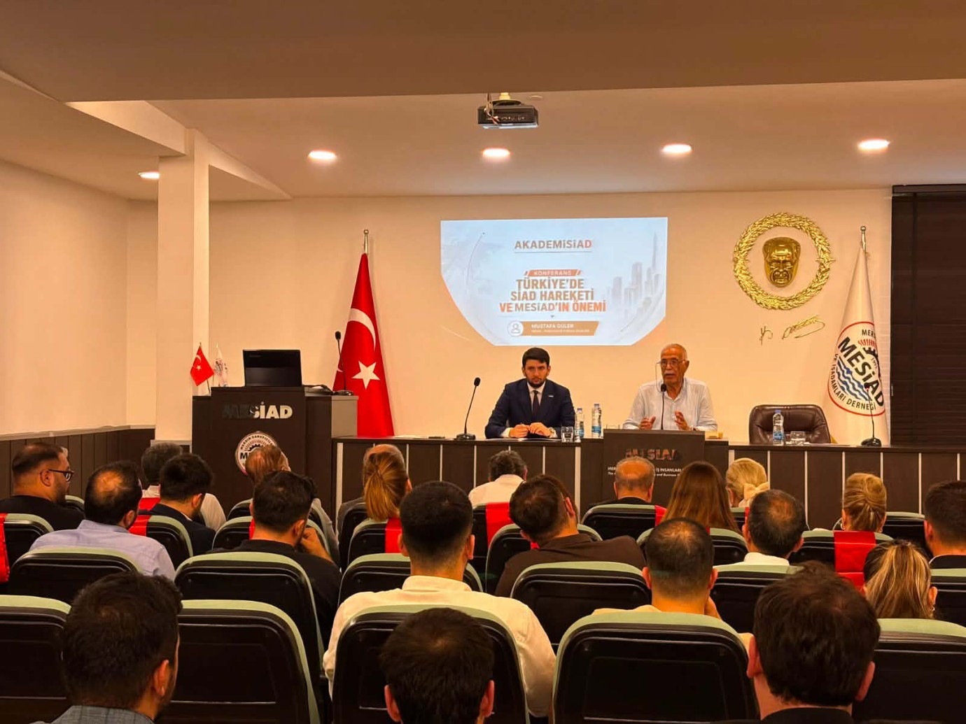 AKADEMİSİAD, GELECEĞİN İŞ DÜNYASINA YÖN VERECEK KONFERANS SERİSİNİN İLK PROGRAMINI GERÇEKLEŞTİRDİ 