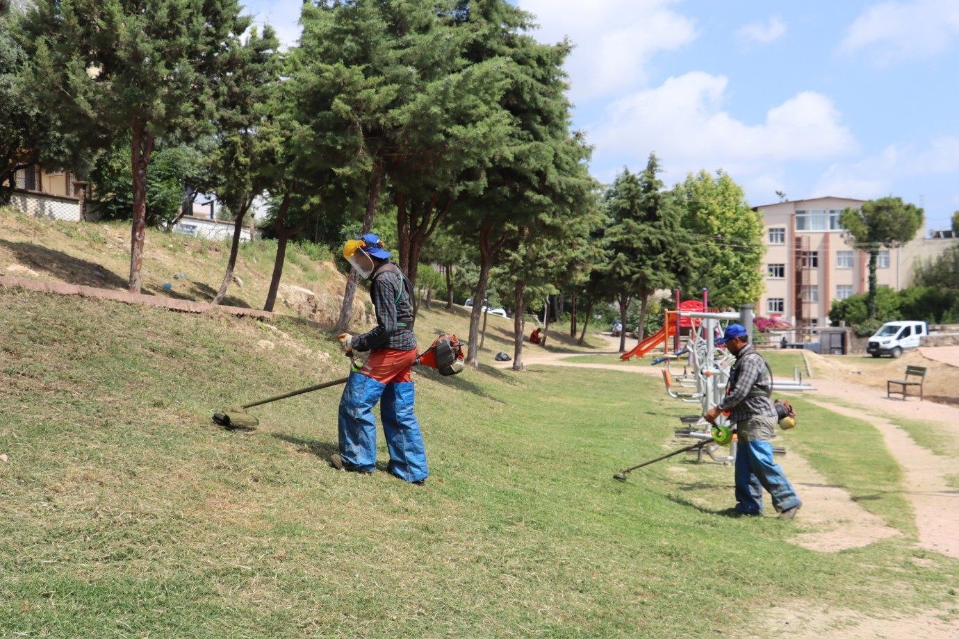 TOROSLAR’IN PARK VE YEŞİL ALANLARI BAKIMDAN GEÇİYOR