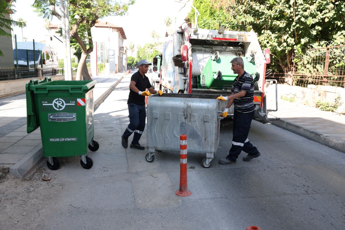 Kent Merkezindeki Çöp Konteynerleri Yenileniyor