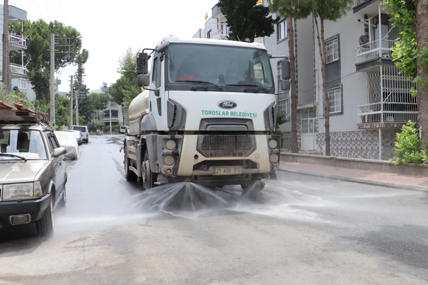 -TOROSLAR'DA TEMİZLİK VE YEŞİL ALANLAR İÇİN YOĞUN ÇALIŞMA