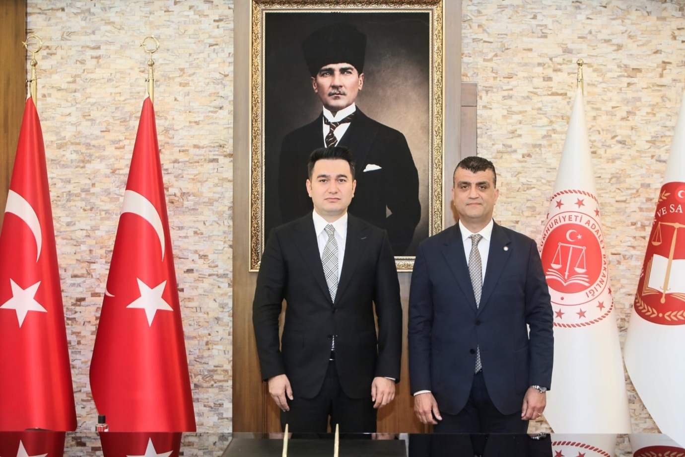 MERSİN BAROSU BAŞKANI ÖZDEMİR’DEN, MERSİN CUMHURİYET BAŞSAVCISI EMRE’YE ZİYARET