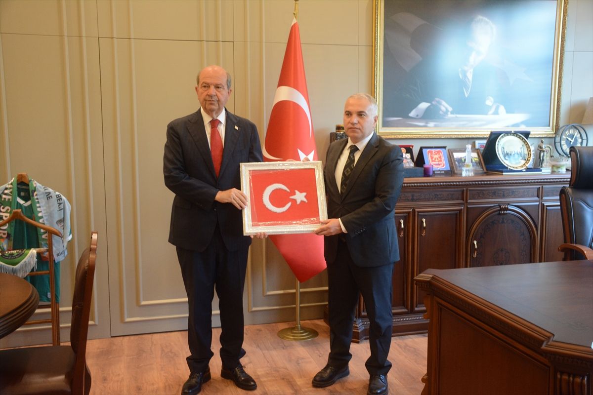 Cumhurbaşkanı Tatar Mersin'de Ziyaretlerde Bulundu