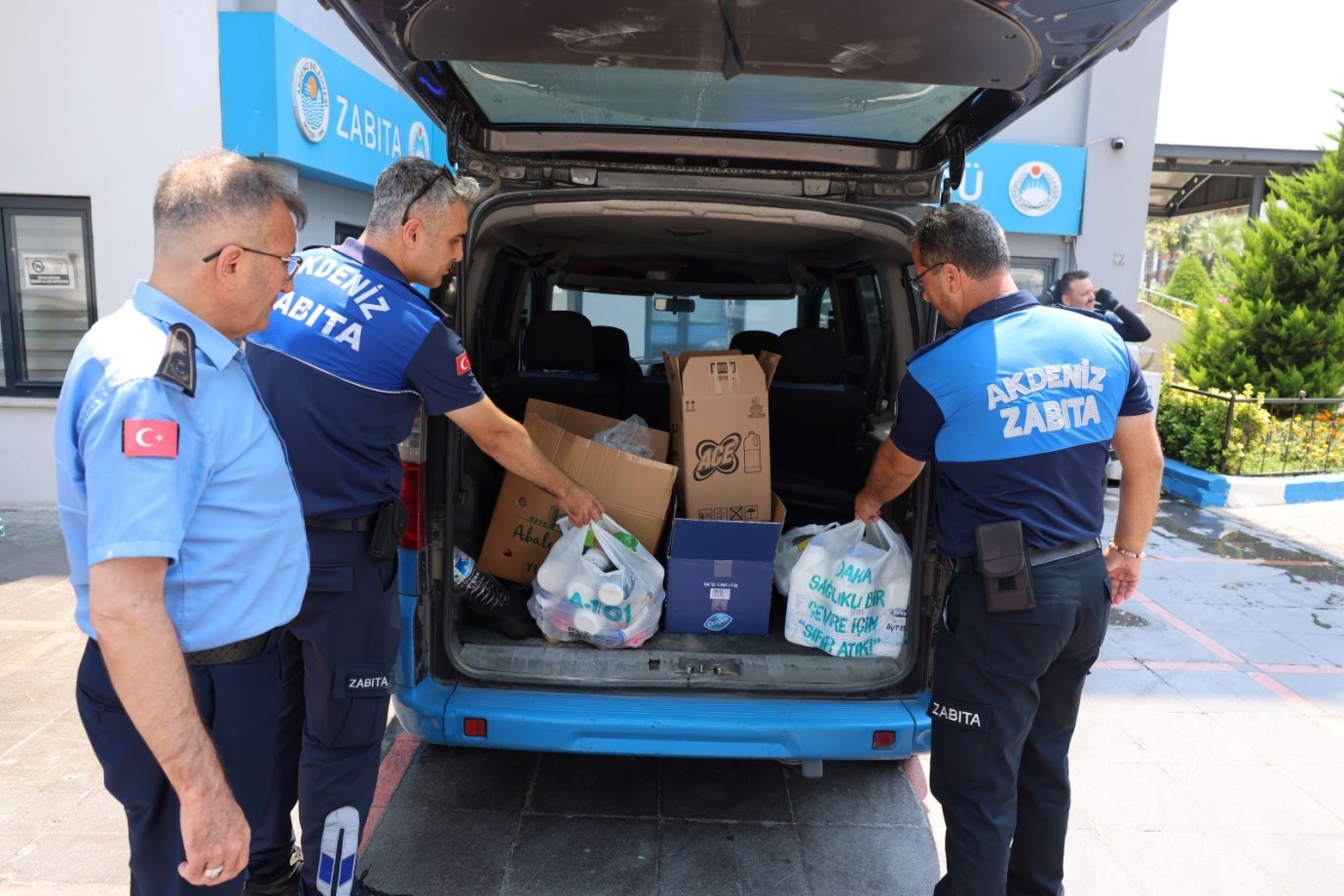 Akdeniz’de Bir Zincir Markette 135 Tarihi Geçmiş Ürün Ele Geçirildi