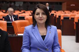 EMEKLİYE GÜNLÜK 118 TL ZAM, SARAYA MİLYARLAR!