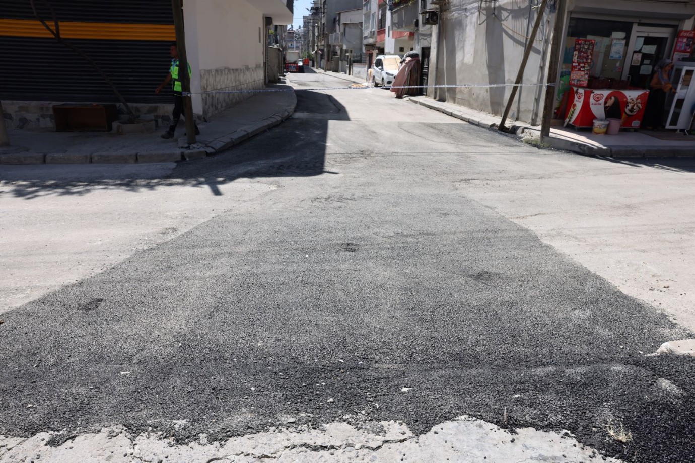 Akdeniz’de Yol ve Kaldırım Çalışmaları Sürüyor