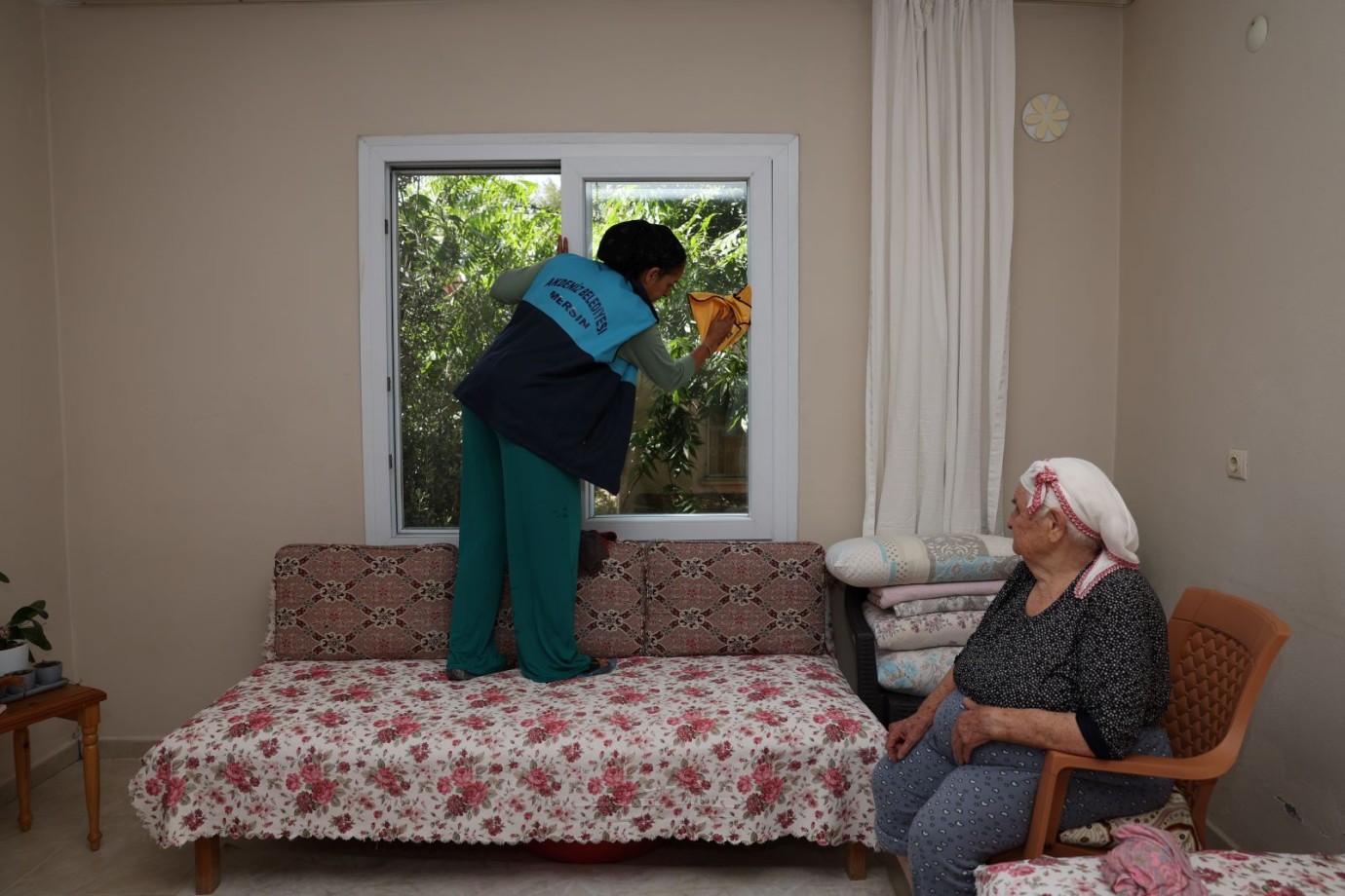 Akdeniz’de Şefkat Eli: Yalnız ve Yaşlı Çınarlara 
