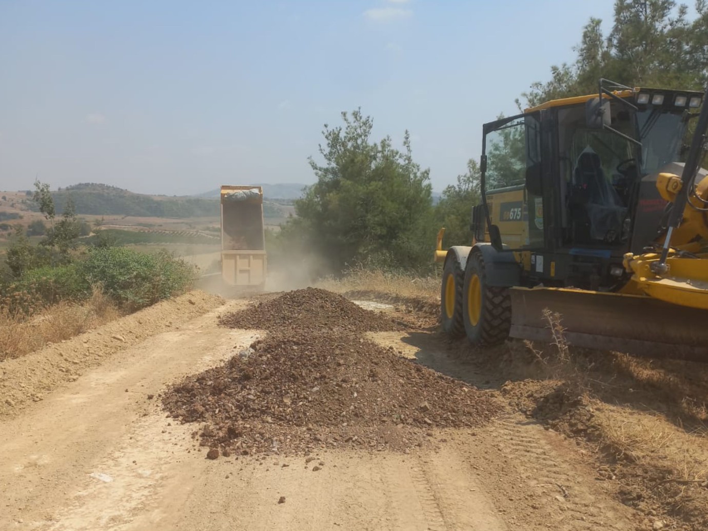 EMİNLİK VE EMİRLER MAHALLELERİNDE YOLLAR GÜÇLENDİRİLDİ