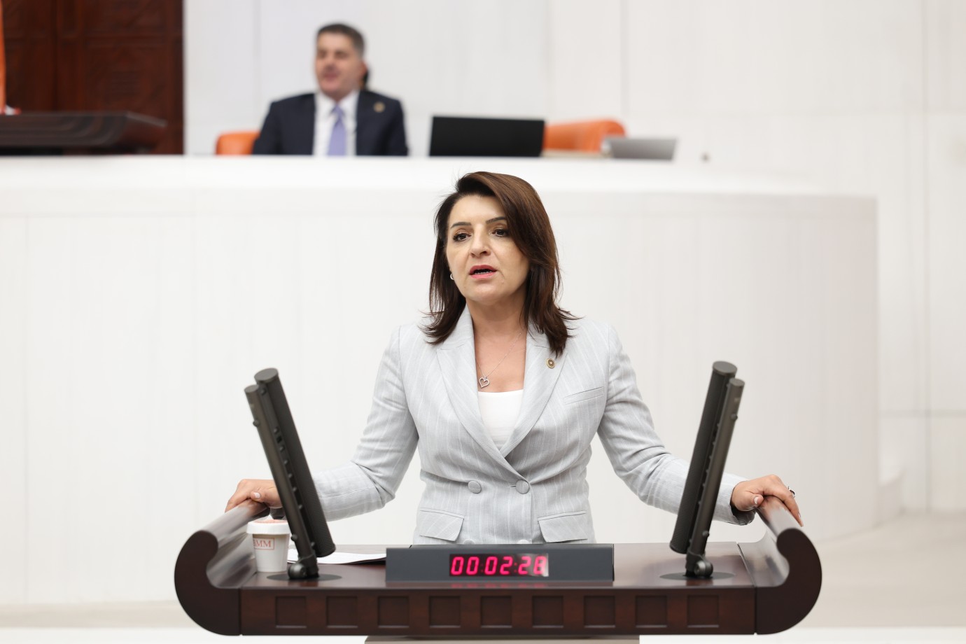 GÜLCAN KIŞ: “SARAY’DAN BELEDİYELERE MALİ İNFAZ!”