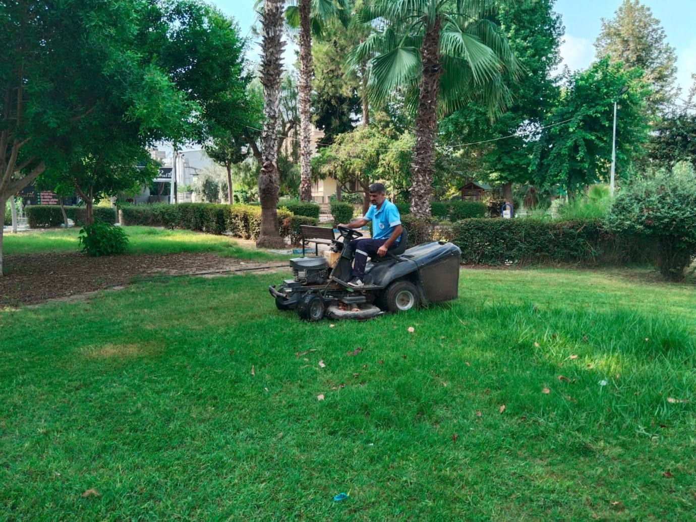 “AKDENİZ’İN PARK VE YEŞİL ALANLARI KORUMA ALTINDA”
