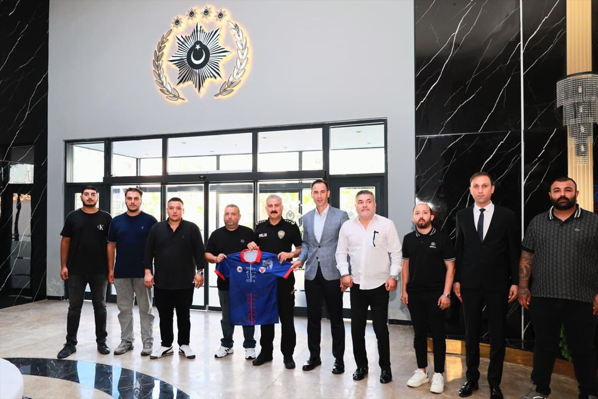 Mersin Emniyet Müdürü taraftarlarla buluştu