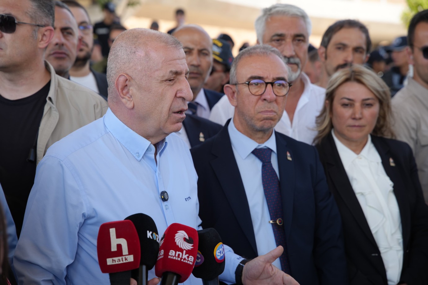  “PKK'LILARA GÖSTERDİĞİNİZ ŞEFKATİ BU İNSANLARA GÖSTERMEYECEK MİSİNİZ?”
