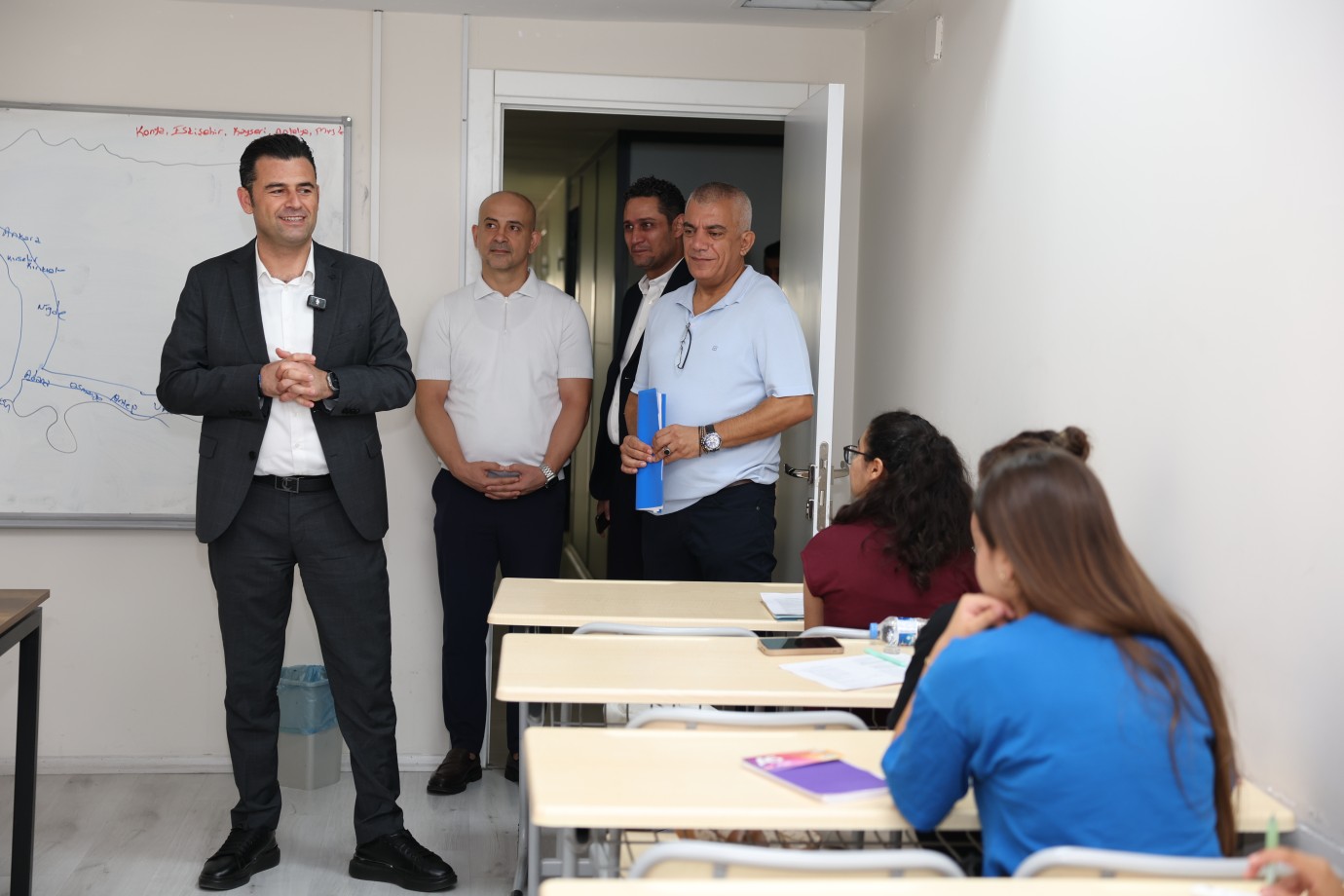 Beşikçi’den; KPSS’ye hazırlanan gençlere moral ziyareti