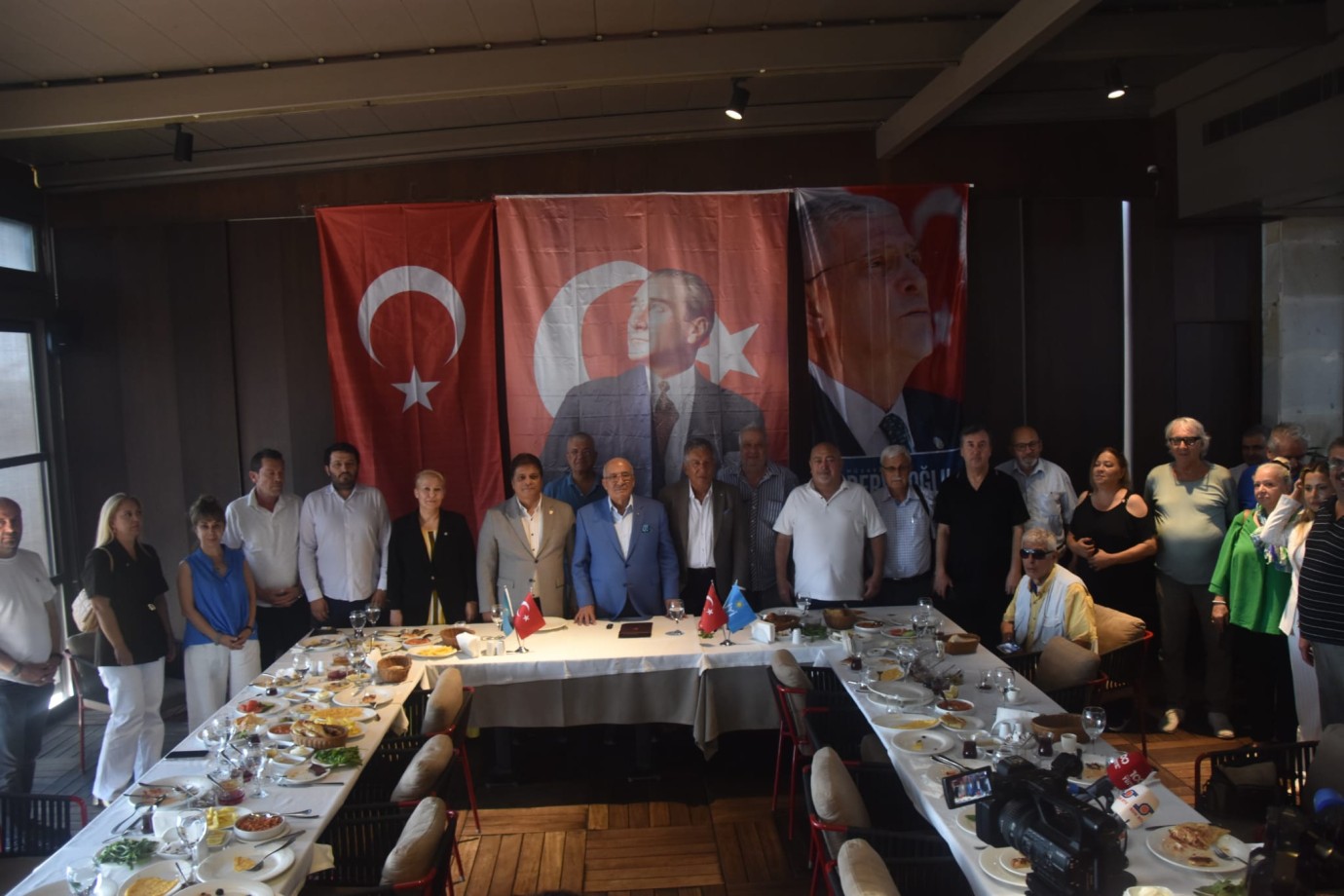 İYİ Parti Genel Başkan Yardımcısı Burhanettin Kocamaz, Mersin'de gazetecilerle buluştu.
