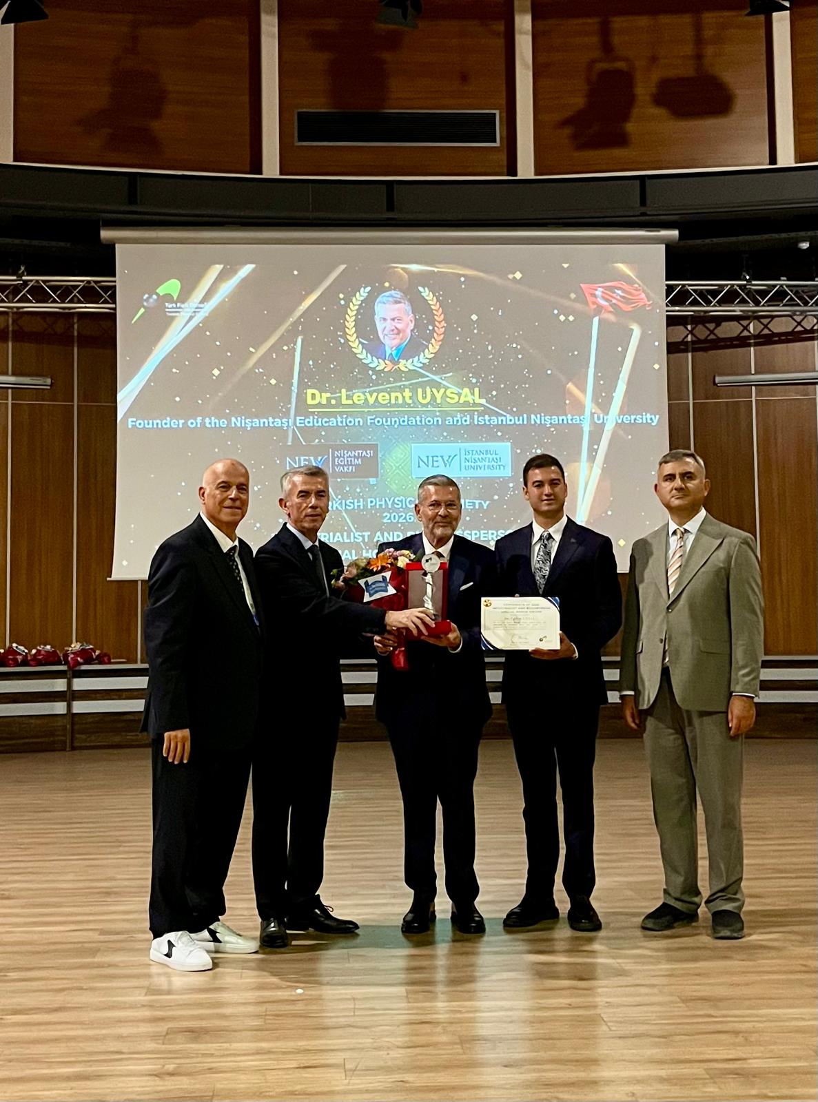 MİLLETVEKİLİ UYSAL’A TÜRK FİZİK DERNEĞİ’NDEN ÖZEL ONUR ÖDÜLÜ