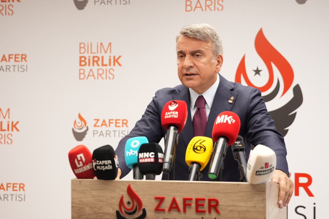 “AÇ BIRAKTIĞINIZ ÇOCUKLARIN ANNE BABALARINDAN HAZİNEYE KAZANDIRDIĞINIZ VERGİLERLE YAPILAN KÖPRÜLERİ ÖZEL SERMAYEYE PEŞKEŞ ÇEKİYORSUNUZ”