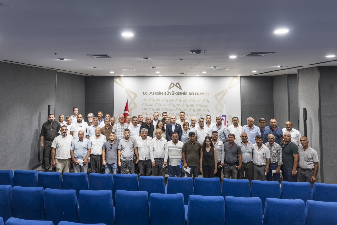BAŞKAN SEÇER, MUT İLÇESİNİN MAHALLE MUHTARLARI İLE BİR ARAYA GELDİ