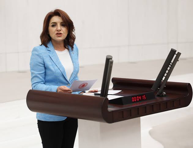 OKULLAR AÇILDI, “PARASIZ EĞİTİM” KÂĞIT ÜZERİNDE KALDI