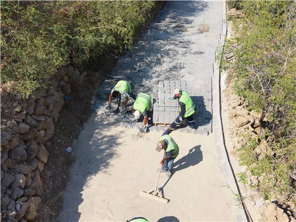 -BELEN VE YUNUSOĞLU’NDA 3 BİN 200 METREKARELİK YOL YENİLENDİ