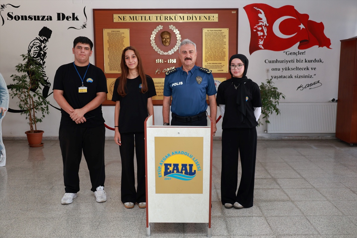 Mersin İl Emniyet Müdürü Aktaş, Toroslar'da öğrencilerle buluşup esnafı ziyaret etti