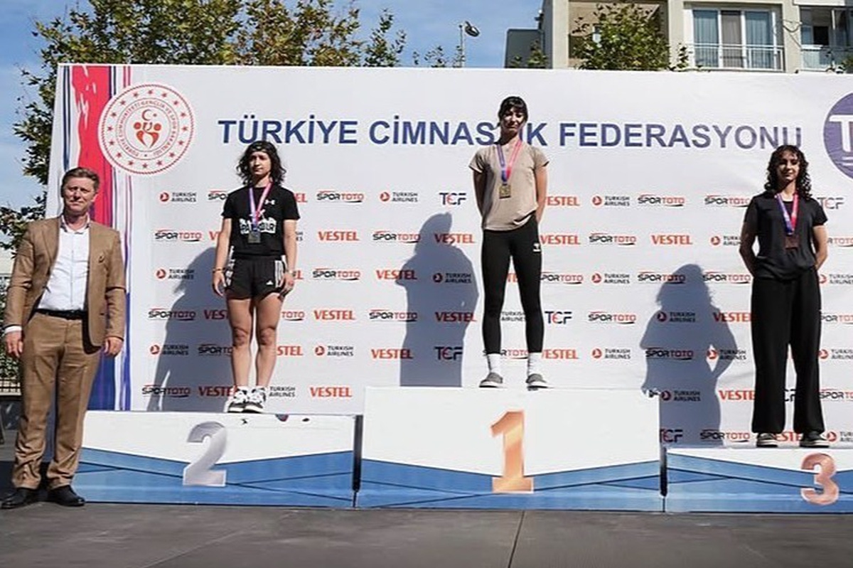 Mersinli Esilay Odabaşı, Türkiye Şampiyonası'nda altın ve bronz madalya kazandı