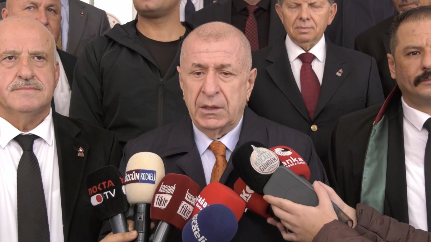 “BU MİLLETİN DİNİ VE MİLLİ KUTSALLARINA HAKARET ETMEK HİÇ KİMSENİN HADDİ DEĞİLDİR”