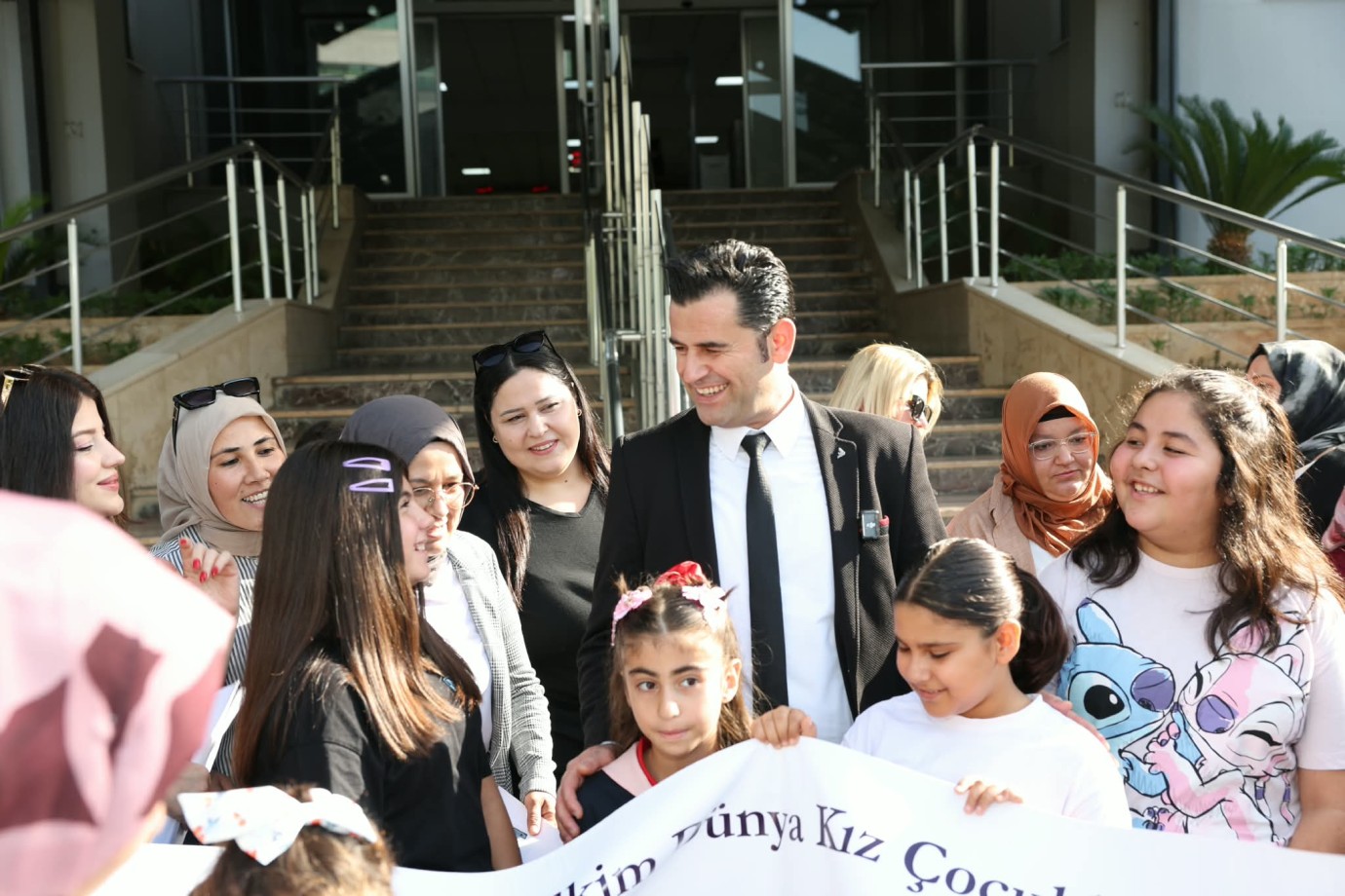 AKDENİZ BELEDİYESİNDEN ANNE-KIZLARA ÖZEL DÜNYA KIZ ÇOCUKLARI GÜNÜ ETKİNLİĞİ