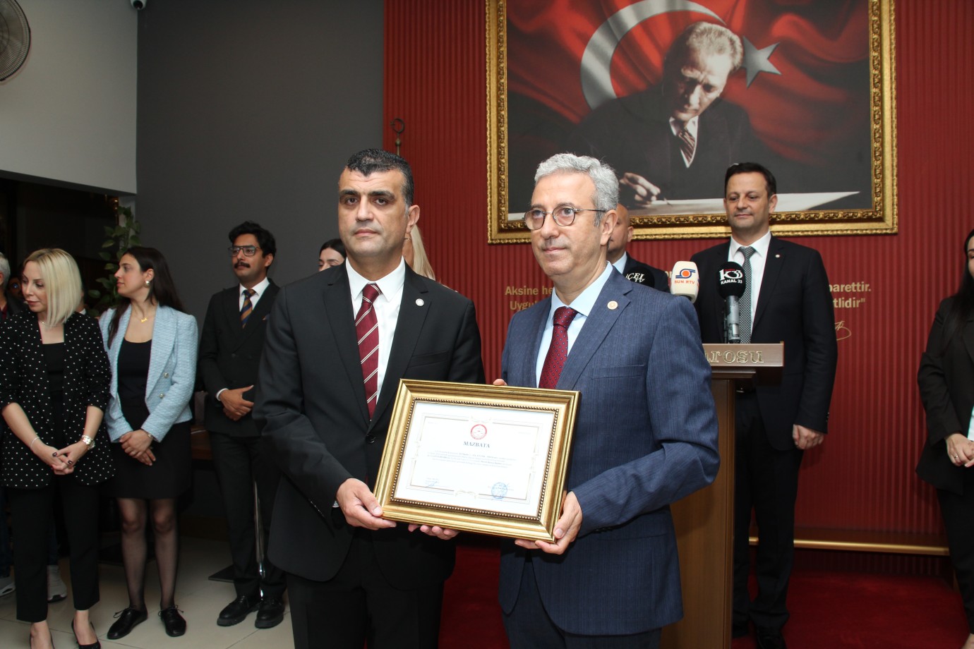 MERSİN BAROSU BAŞKANI GAZİ ÖZDEMİR MAZBATASINI ALDI