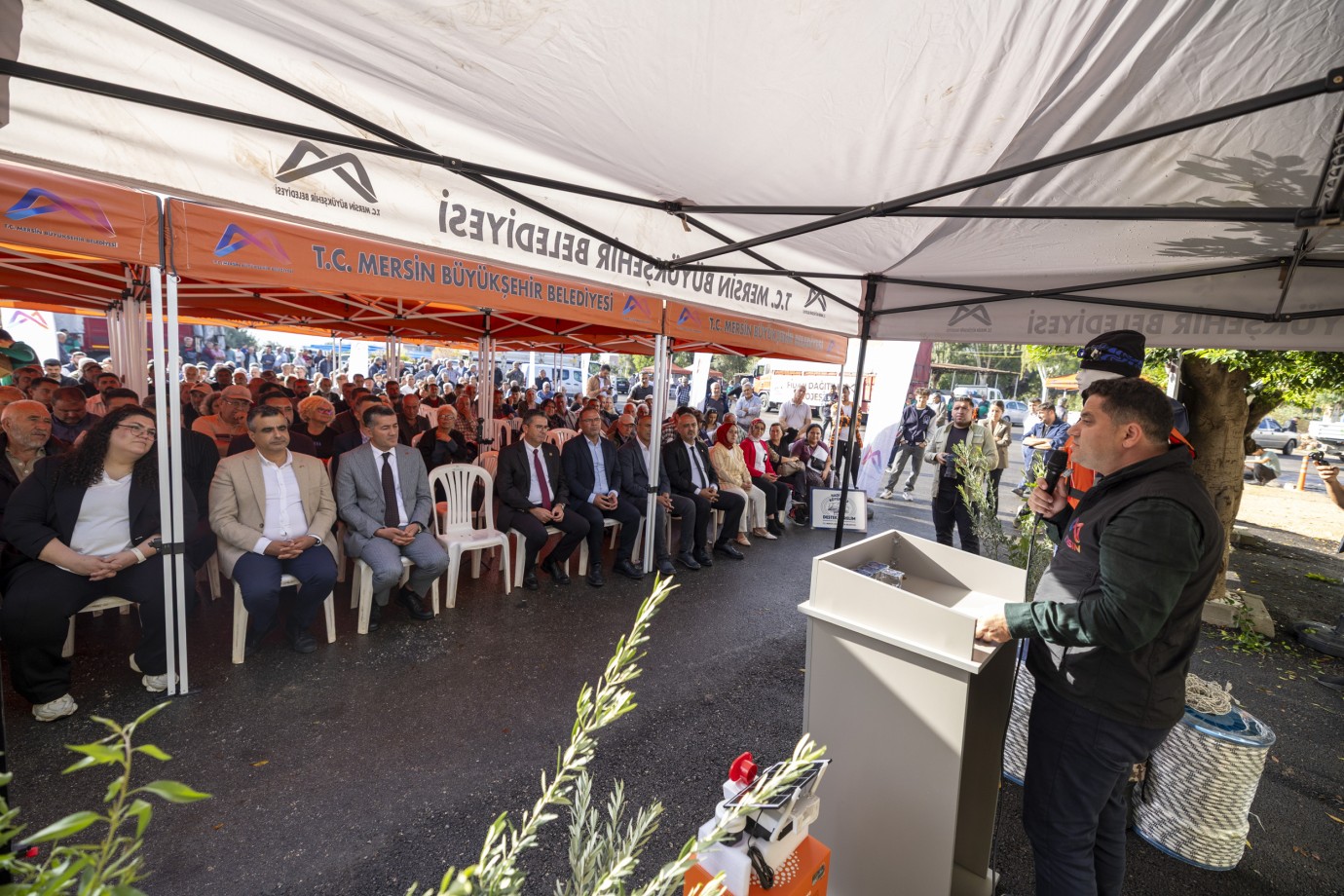 BÜYÜKŞEHİR’DEN ERDEMLİ VE SİLİFKE’DE ÜRETİCİYE ÇOK YÖNLÜ DESTEK